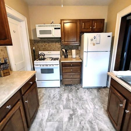 Spacious Frontier Park Apartment Erie Exterior photo