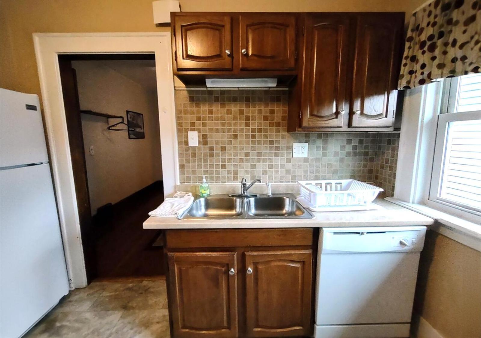 Spacious Frontier Park Apartment Erie Exterior photo