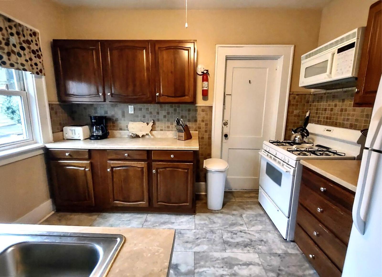 Spacious Frontier Park Apartment Erie Exterior photo